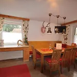 Haus Alpenglueck * カウナータール