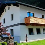 Haus Alpenglueck カウナータール